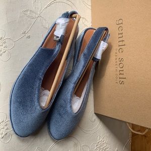 NIB Perfect for holidays!  Gentle Souls Blue Velvet Noemi